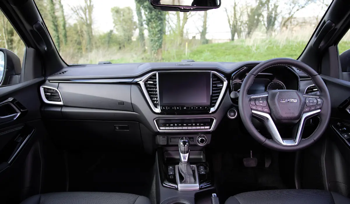 Isuzu - D-Max V-Cross Z - Pick-up Truck Rentals Near me - Used Pick-up Truck Near me - Exclusive Concierge Club.webp